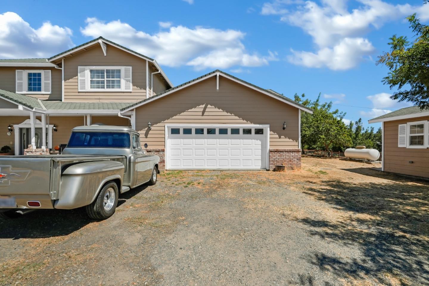 Detail Gallery Image 8 of 105 For 30200 Garden Rd, Manteca,  CA 95337 - 4 Beds | 4/1 Baths