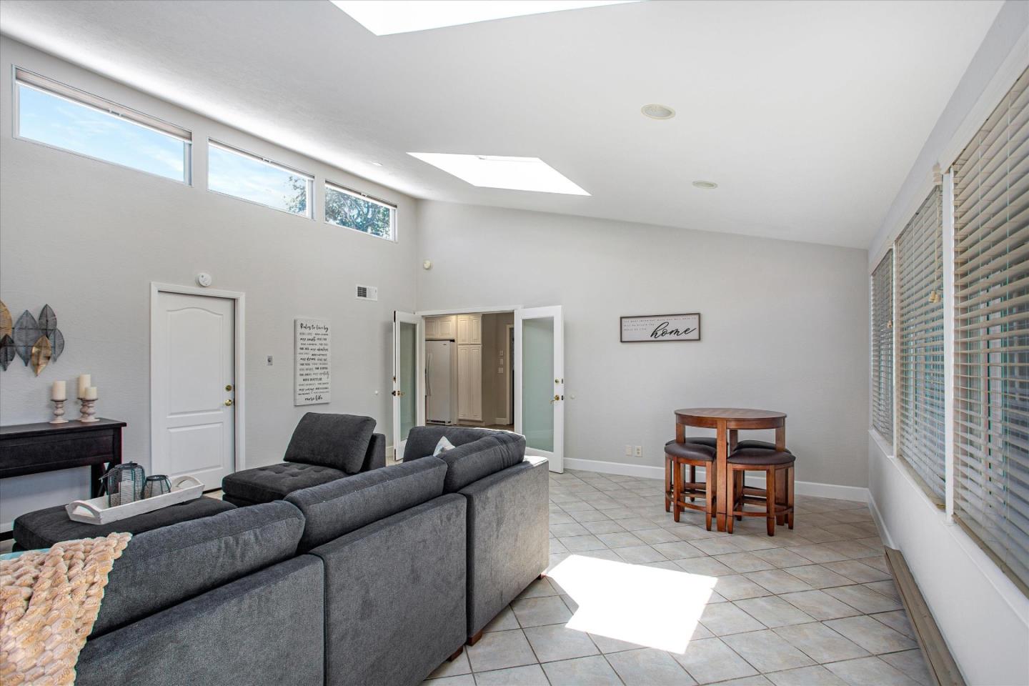 Detail Gallery Image 13 of 35 For 1001 Tweed St, Seaside,  CA 93955 - 3 Beds | 2 Baths