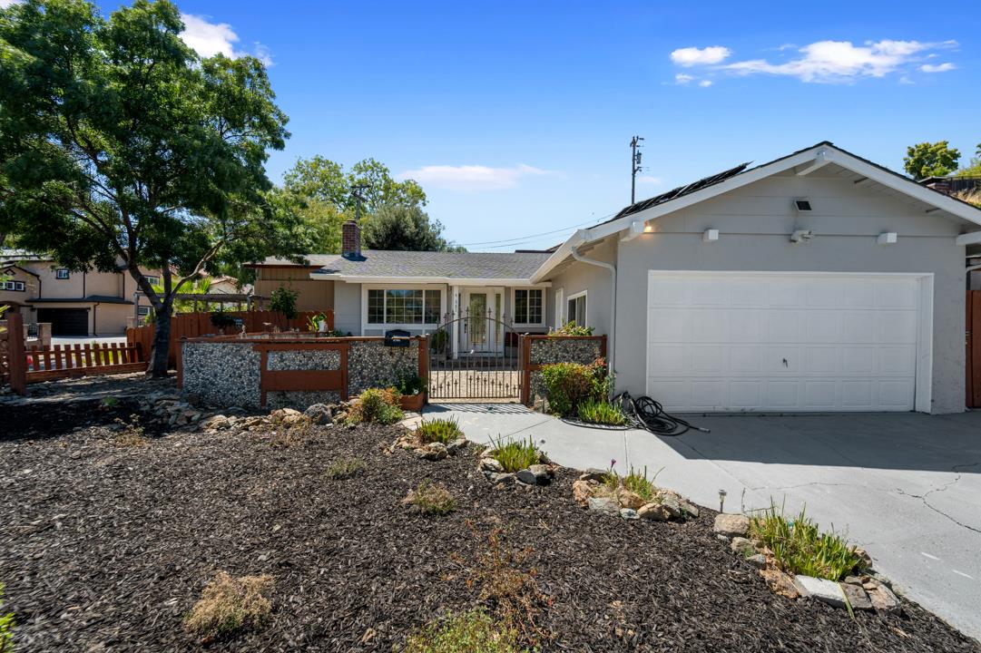 Detail Gallery Image 1 of 1 For 4883 Snow Dr, San Jose,  CA 95111 - 3 Beds | 2 Baths