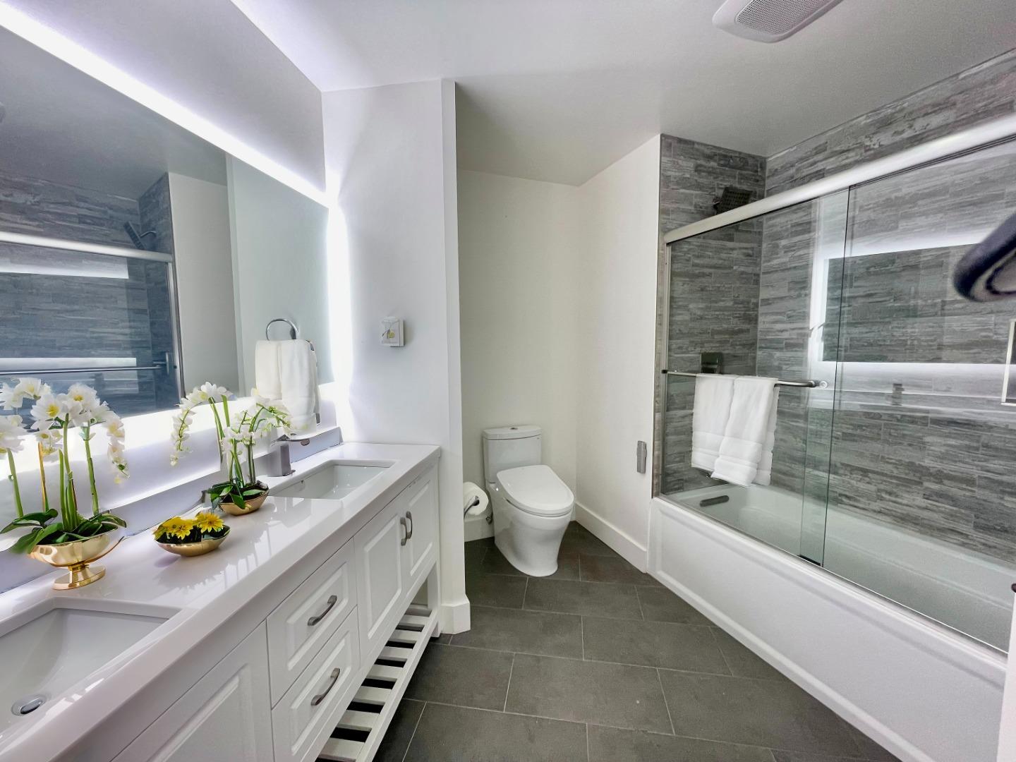 219 Brannan Street # 2F, San Francisco, California 94107, 2 Bedrooms Bedrooms, ,2 BathroomsBathrooms,Residential,For Sale,219 Brannan Street # 2F,ML81977128