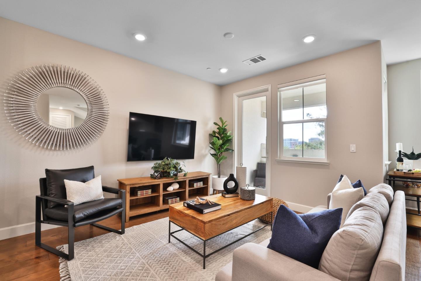 Detail Gallery Image 9 of 24 For 17 Lisbon Ln, Redwood City,  CA 94063 - 2 Beds | 2 Baths