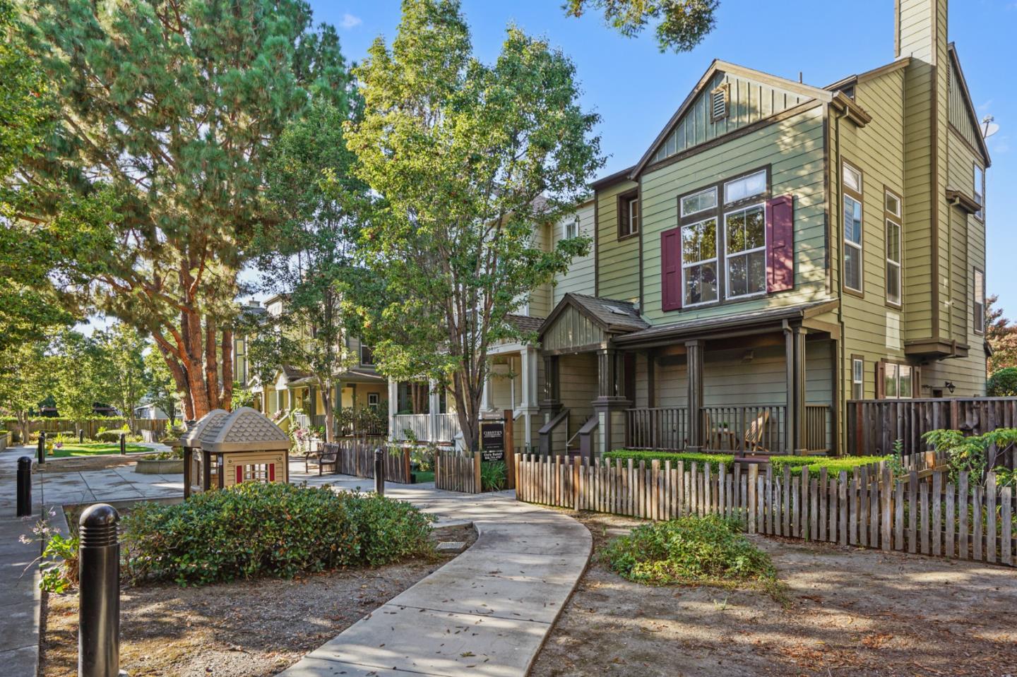 Detail Gallery Image 27 of 38 For 190 Wiley Ter, Mountain View,  CA 94043 - 3 Beds | 3/1 Baths