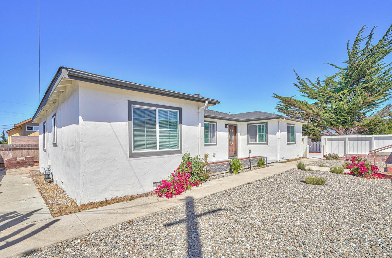 Detail Gallery Image 3 of 33 For 1705 Laguna St, Seaside,  CA 93955 - 3 Beds | 2 Baths