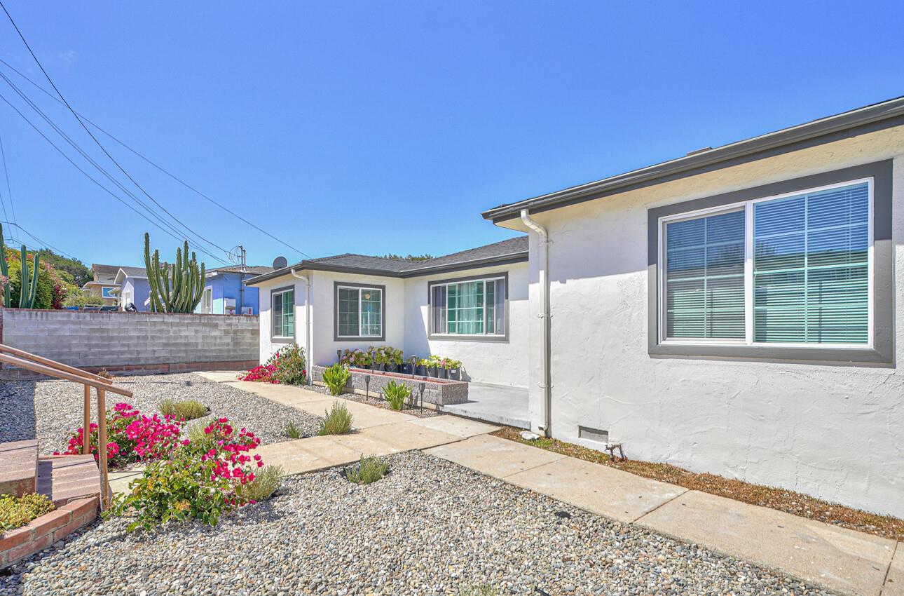 Detail Gallery Image 5 of 33 For 1705 Laguna St, Seaside,  CA 93955 - 3 Beds | 2 Baths