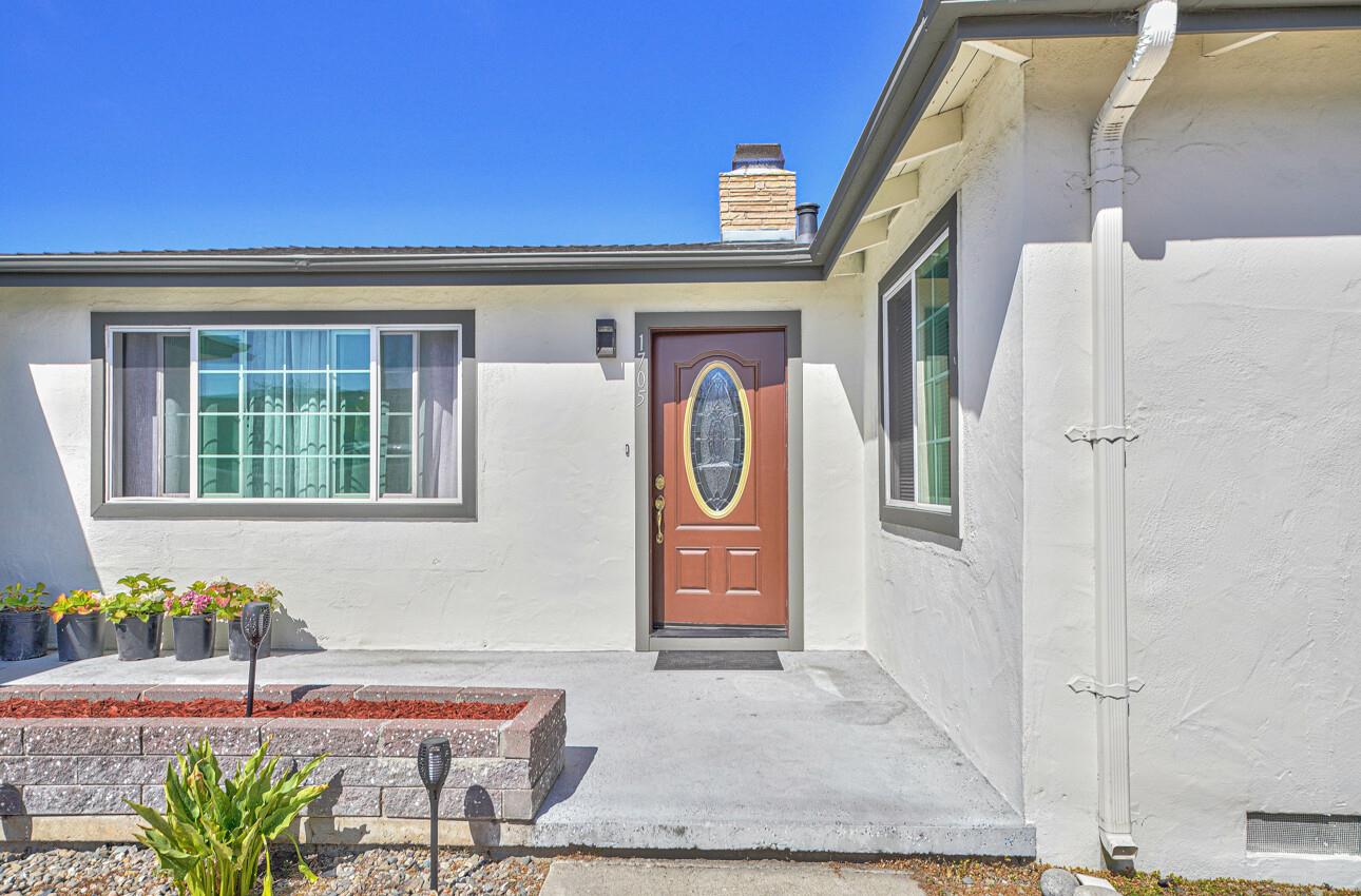 Detail Gallery Image 6 of 33 For 1705 Laguna St, Seaside,  CA 93955 - 3 Beds | 2 Baths