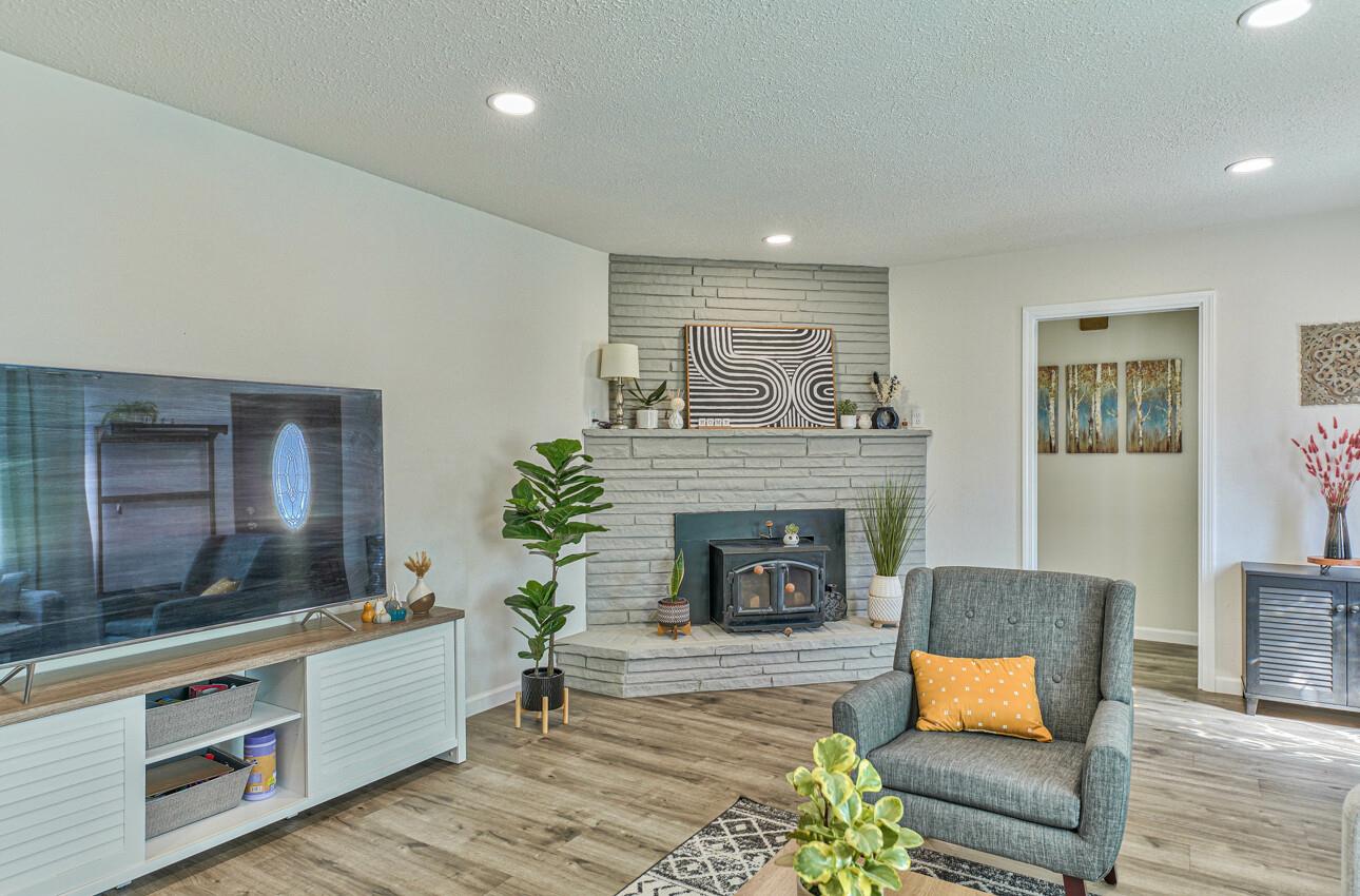 Detail Gallery Image 9 of 33 For 1705 Laguna St, Seaside,  CA 93955 - 3 Beds | 2 Baths