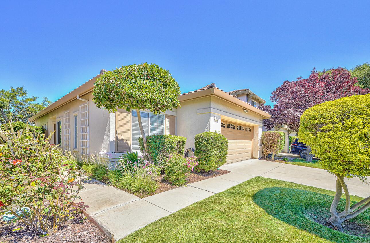 Detail Gallery Image 1 of 27 For 18181 Stonegate Ct, Salinas,  CA 93908 - 3 Beds | 2 Baths