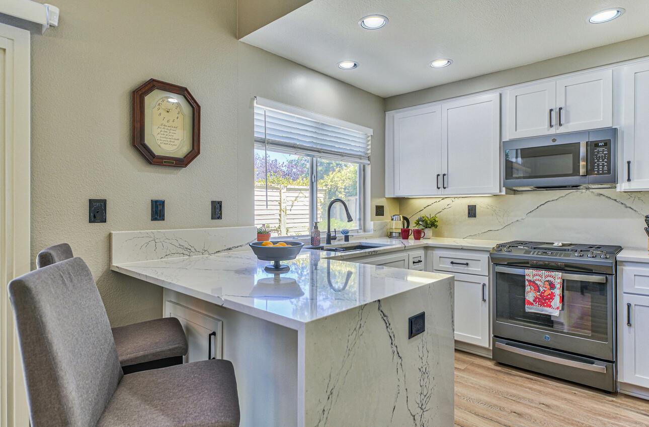 Detail Gallery Image 10 of 27 For 18181 Stonegate Ct, Salinas,  CA 93908 - 3 Beds | 2 Baths