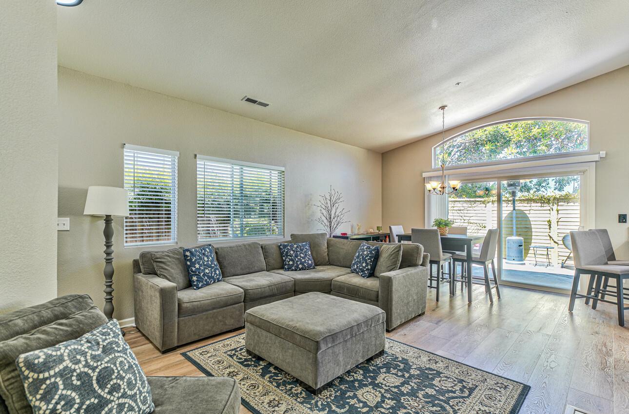 Detail Gallery Image 5 of 27 For 18181 Stonegate Ct, Salinas,  CA 93908 - 3 Beds | 2 Baths