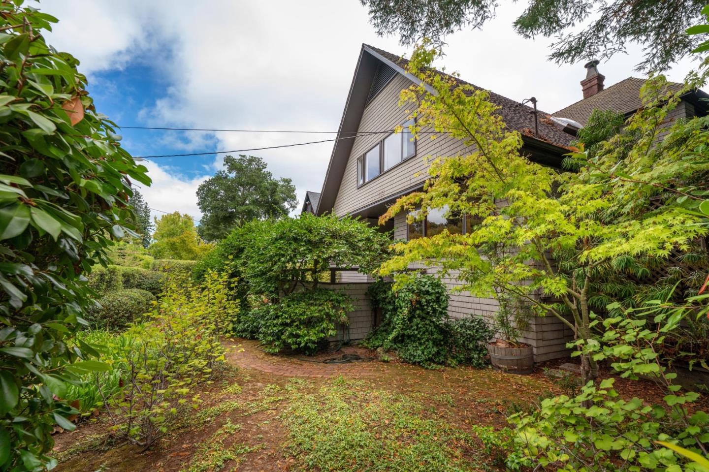 Detail Gallery Image 3 of 28 For 183 W Poplar Ave, San Mateo,  CA 94402 - 5 Beds | 4/1 Baths