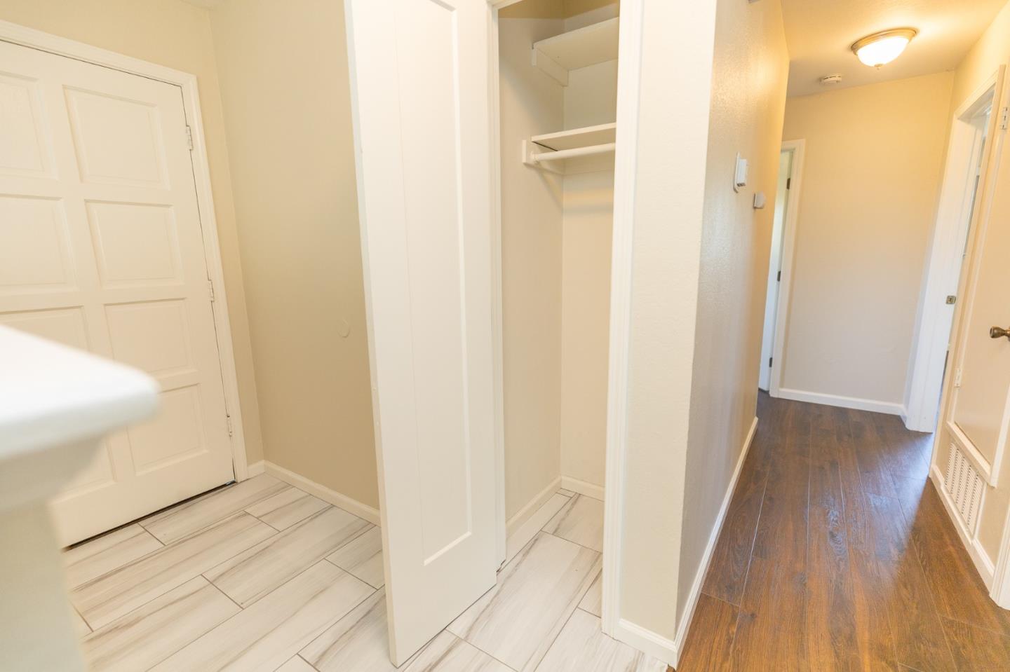 Detail Gallery Image 11 of 40 For 126 Wayne Ct #122,  Redwood City,  CA 94063 - 3 Beds | 2 Baths