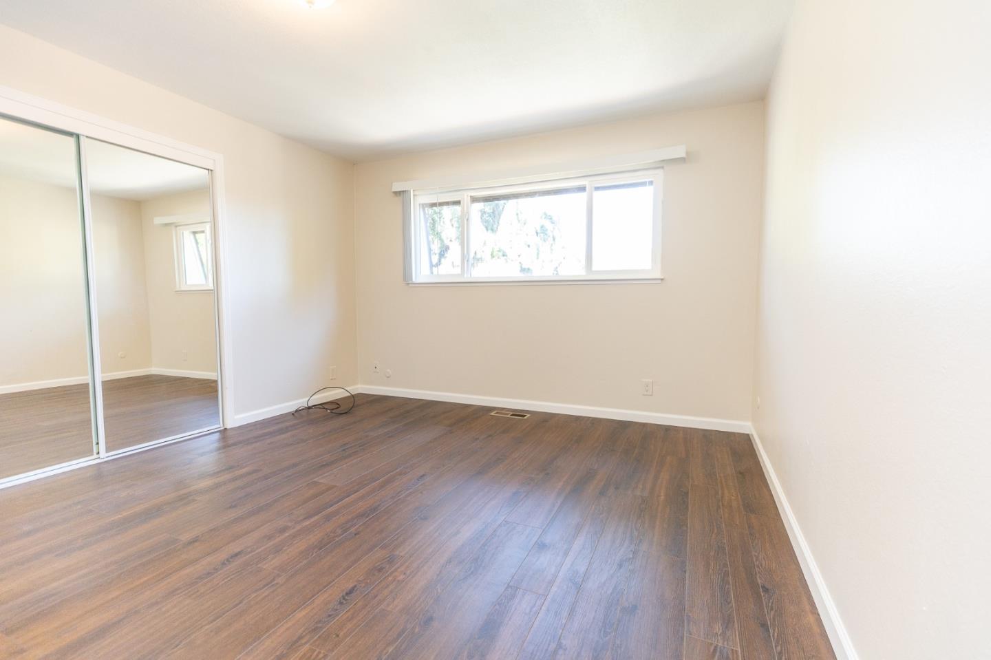 Detail Gallery Image 14 of 40 For 126 Wayne Ct #122,  Redwood City,  CA 94063 - 3 Beds | 2 Baths