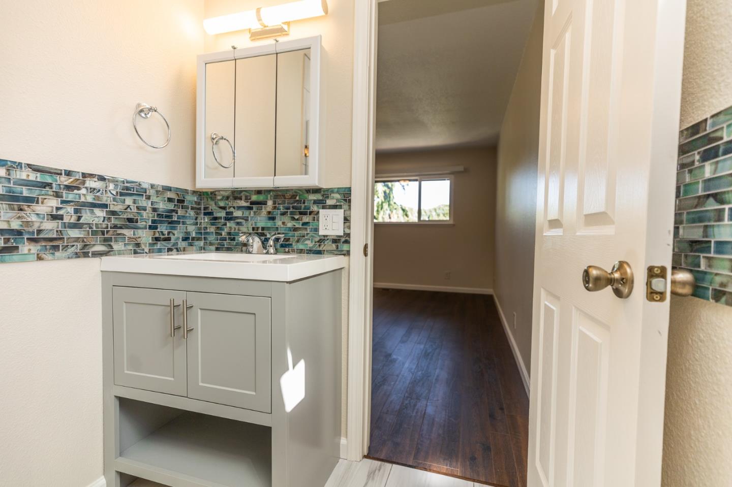 Detail Gallery Image 18 of 40 For 126 Wayne Ct #122,  Redwood City,  CA 94063 - 3 Beds | 2 Baths