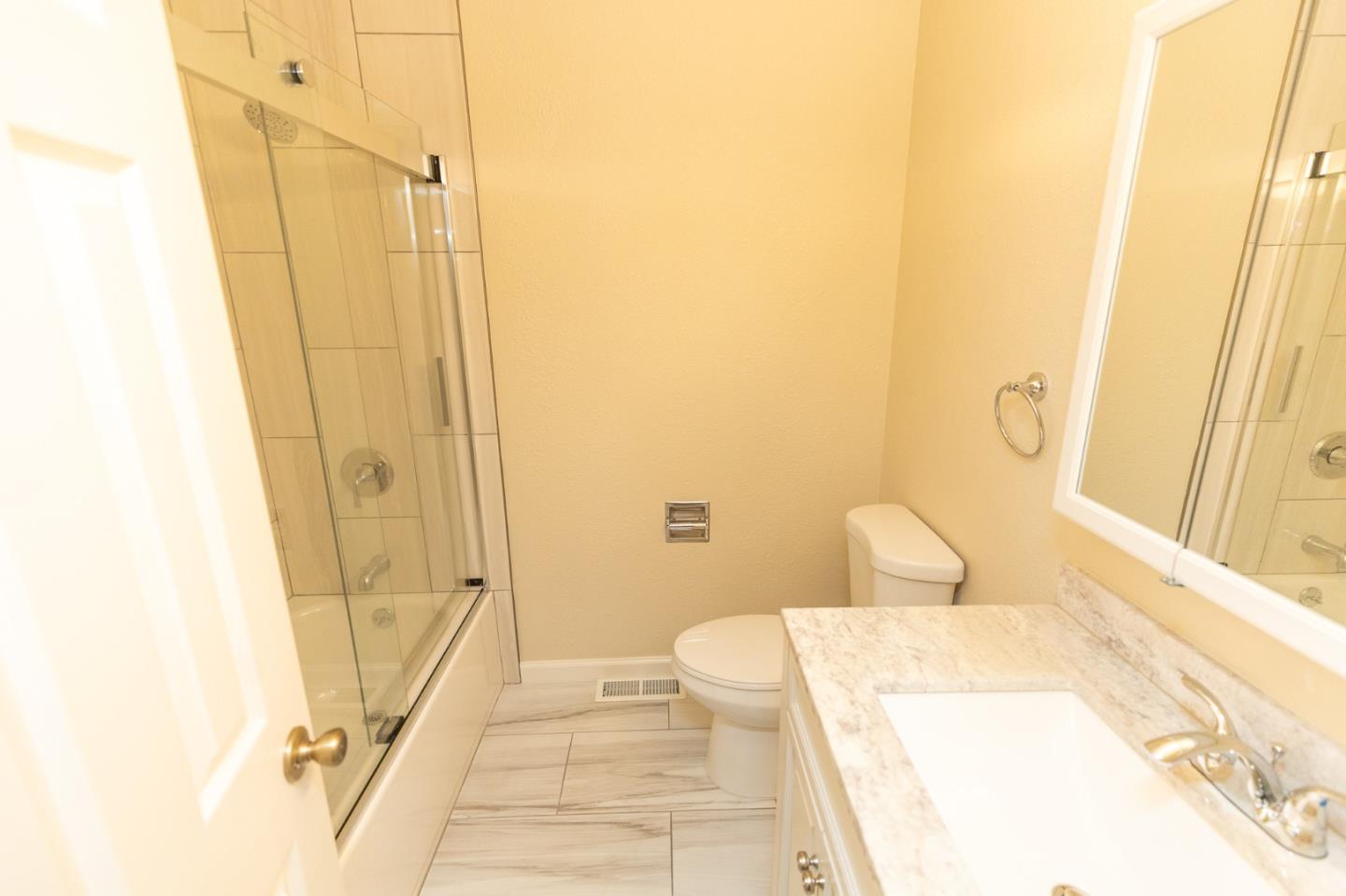 Detail Gallery Image 21 of 40 For 126 Wayne Ct #122,  Redwood City,  CA 94063 - 3 Beds | 2 Baths