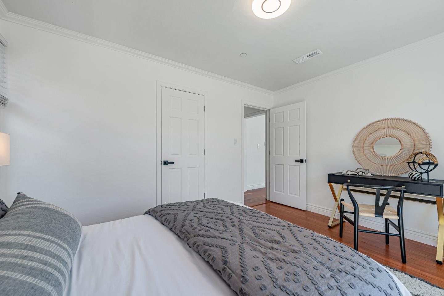 Detail Gallery Image 7 of 30 For 87 E Hillsdale Blvd, San Mateo,  CA 94403 - 3 Beds | 2 Baths