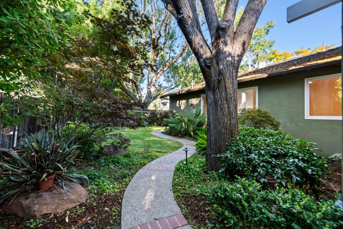 Detail Gallery Image 67 of 91 For 795 Stone Ln, Palo Alto,  CA 94303 - 3 Beds | 2 Baths