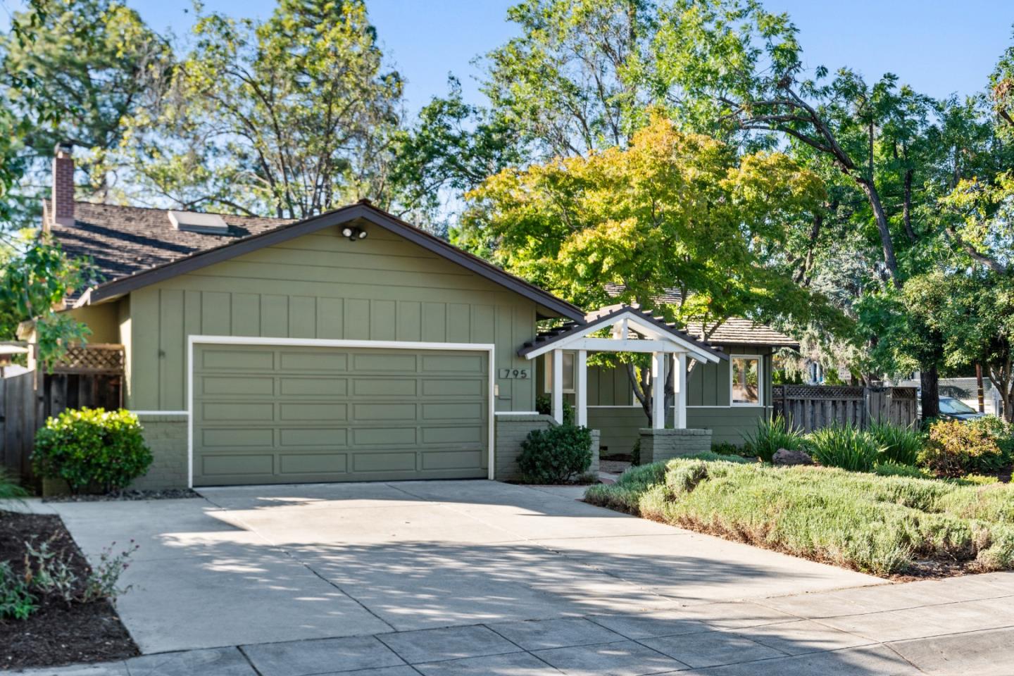 Detail Gallery Image 72 of 91 For 795 Stone Ln, Palo Alto,  CA 94303 - 3 Beds | 2 Baths