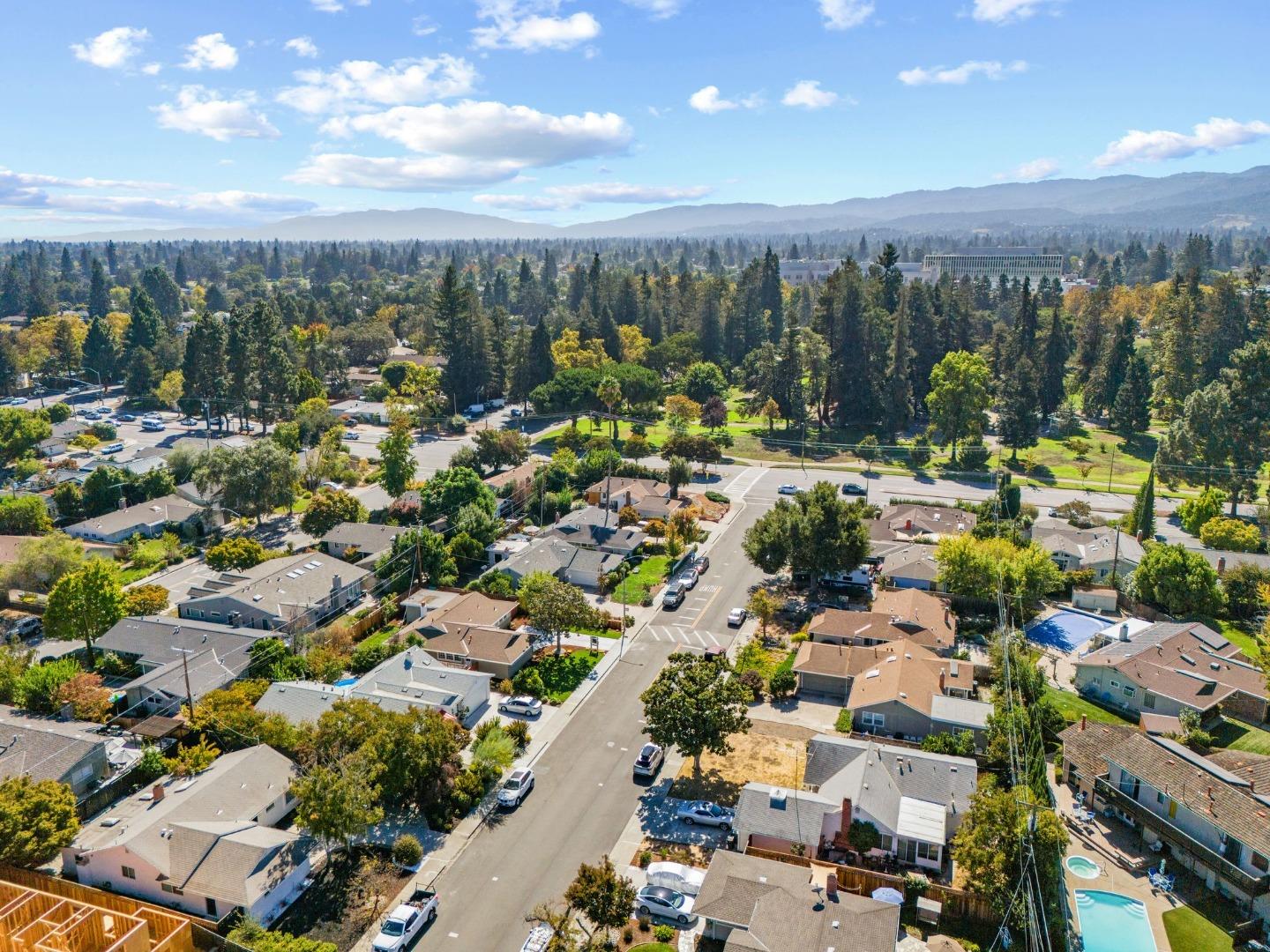 Detail Gallery Image 22 of 26 For 1639 Bonita Ave, Mountain View,  CA 94040 - 4 Beds | 2 Baths