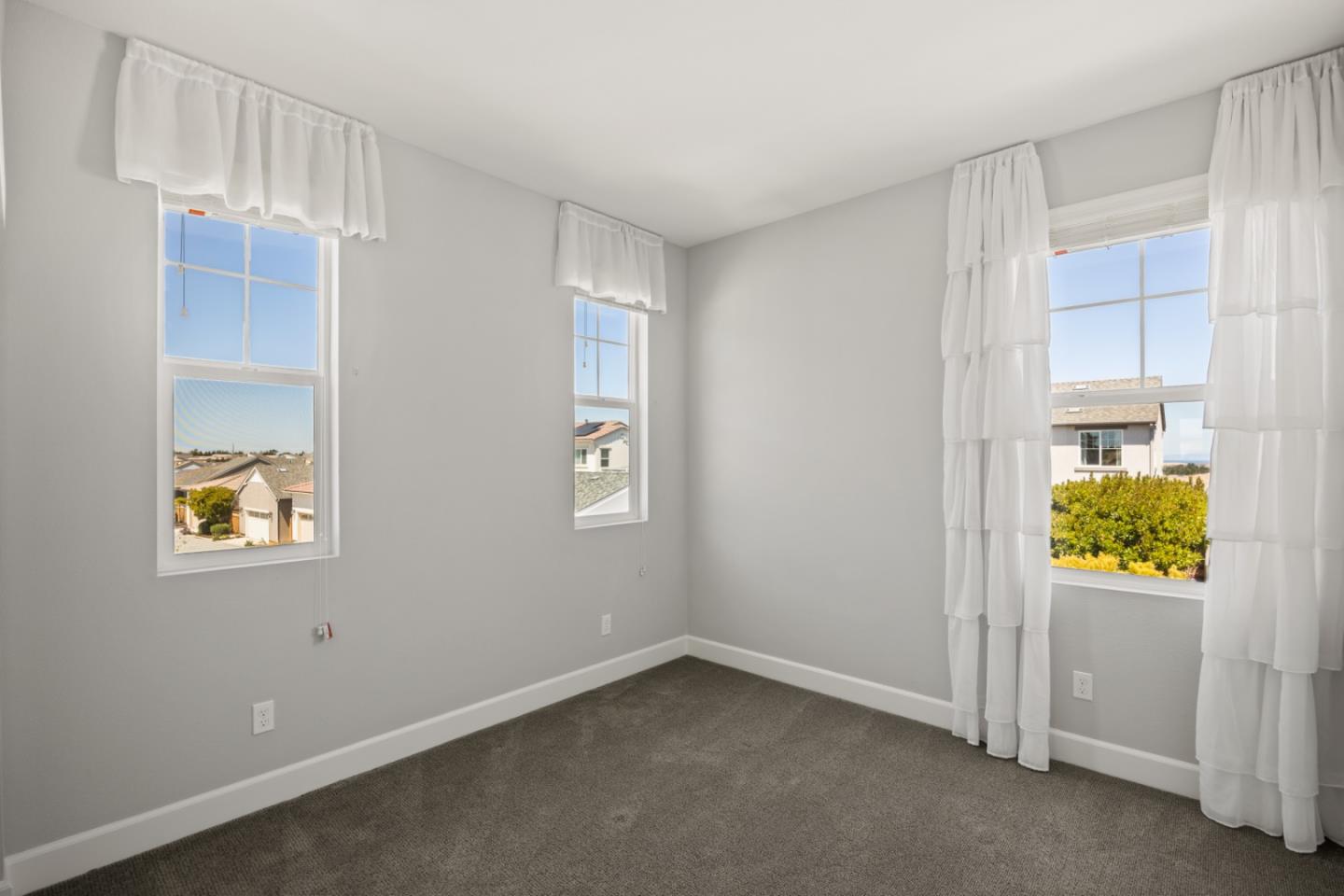 Detail Gallery Image 15 of 22 For 2977 Abrams Dr, Marina,  CA 93933 - 3 Beds | 2/1 Baths