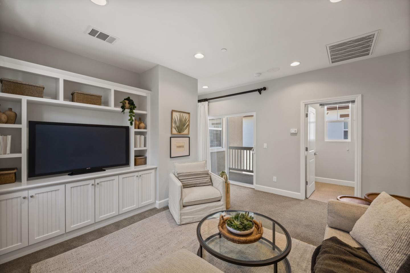 Detail Gallery Image 8 of 22 For 2977 Abrams Dr, Marina,  CA 93933 - 3 Beds | 2/1 Baths