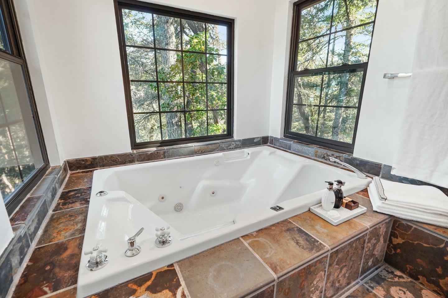 Detail Gallery Image 35 of 75 For 16501 Skyline Blvd, Woodside,  CA 94062 - 5 Beds | 4/1 Baths