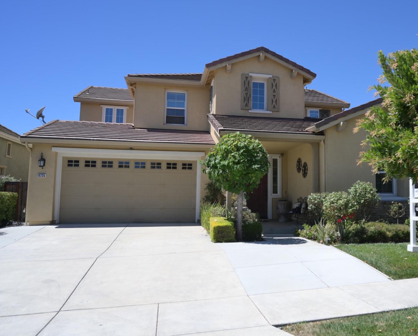 Detail Gallery Image 1 of 30 For 9725 Coyote Moon Ln, Gilroy,  CA 95020 - 4 Beds | 3/1 Baths