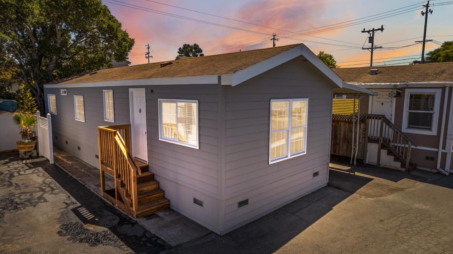 Detail Gallery Image 1 of 33 For 2565 Portola Dr #32,  Santa Cruz,  CA 95062 - 2 Beds | 1 Baths