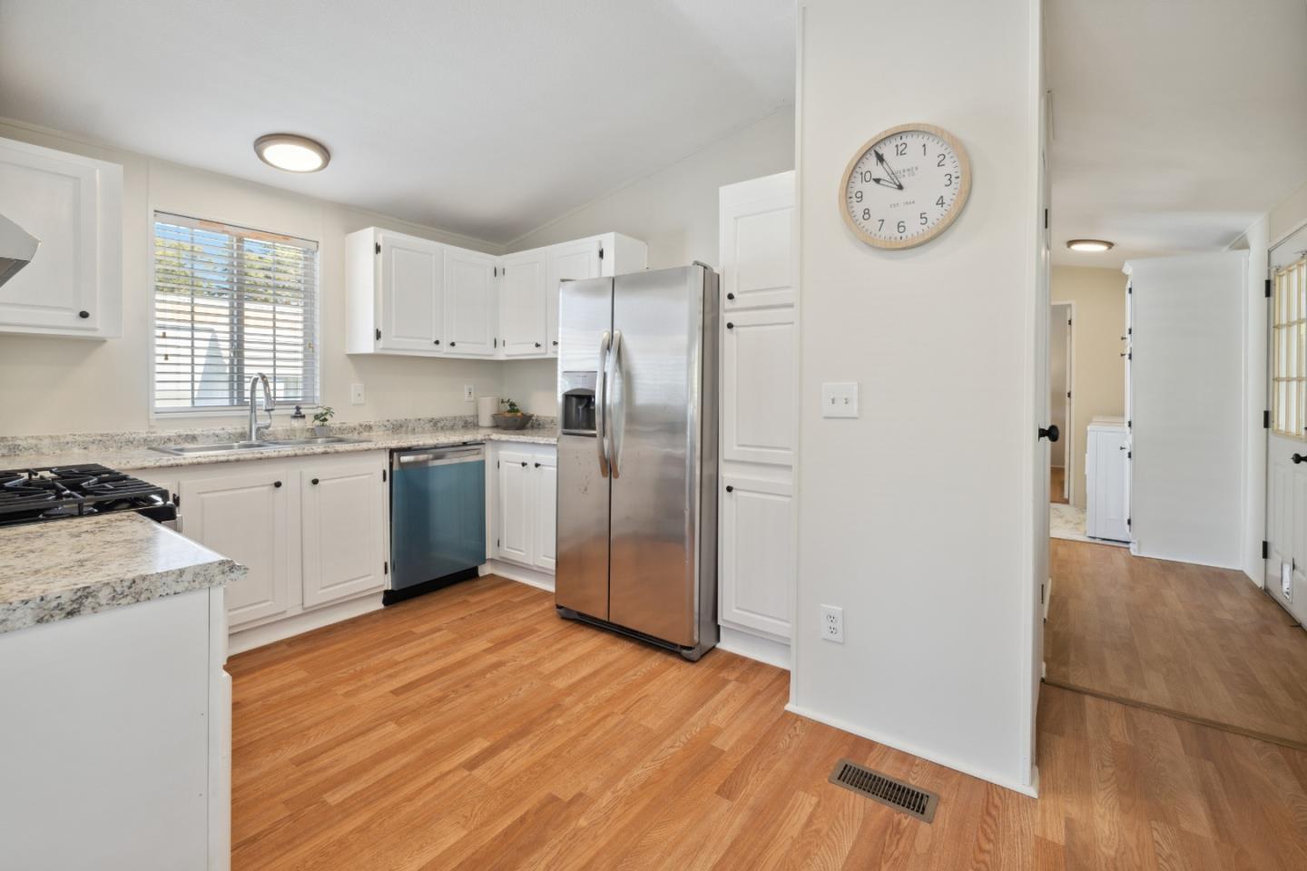 Detail Gallery Image 6 of 33 For 2565 Portola Dr #32,  Santa Cruz,  CA 95062 - 2 Beds | 1 Baths