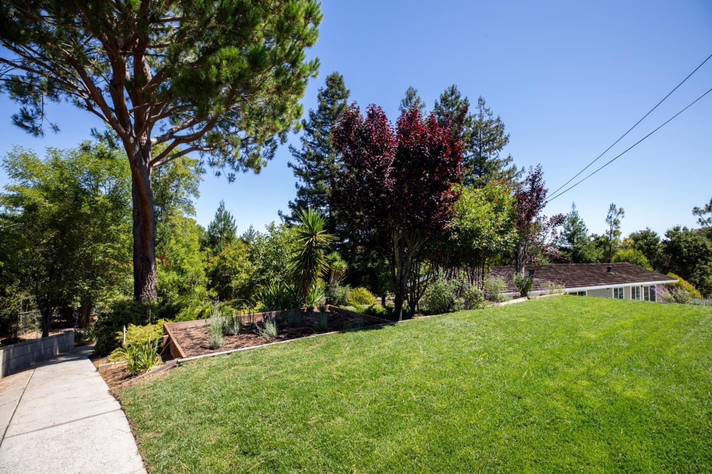 Detail Gallery Image 31 of 41 For 11610 Dawson Dr, Los Altos Hills,  CA 94024 - 6 Beds | 5 Baths