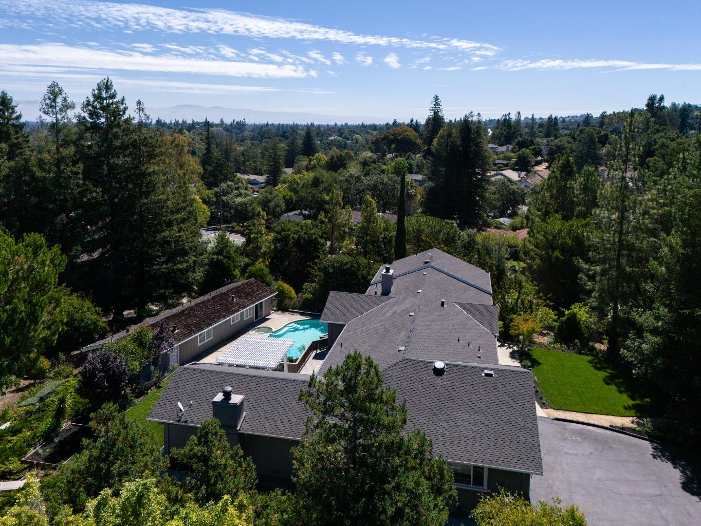 Detail Gallery Image 35 of 41 For 11610 Dawson Dr, Los Altos Hills,  CA 94024 - 6 Beds | 5 Baths