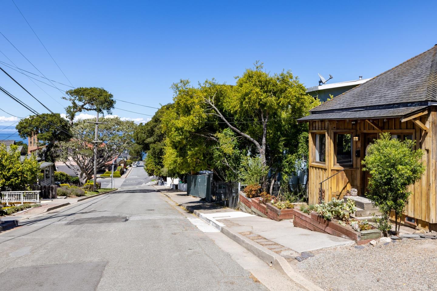 Detail Gallery Image 14 of 14 For 215 9th St, Pacific Grove,  CA 93950 - 2 Beds | 1 Baths