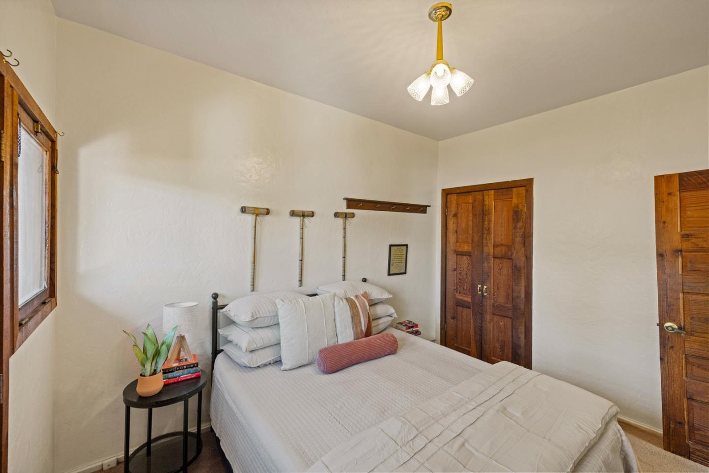 Detail Gallery Image 6 of 14 For 215 9th St, Pacific Grove,  CA 93950 - 2 Beds | 1 Baths