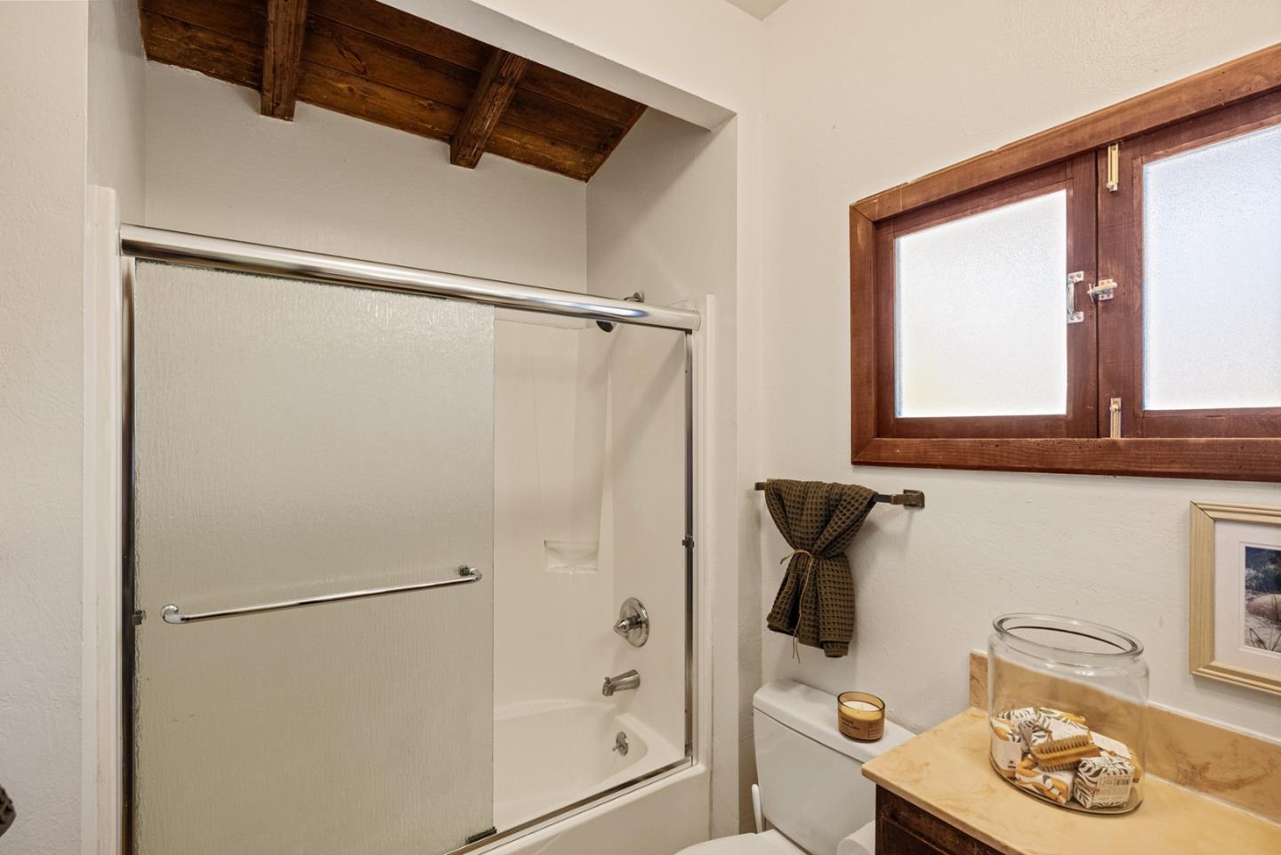 Detail Gallery Image 8 of 14 For 215 9th St, Pacific Grove,  CA 93950 - 2 Beds | 1 Baths