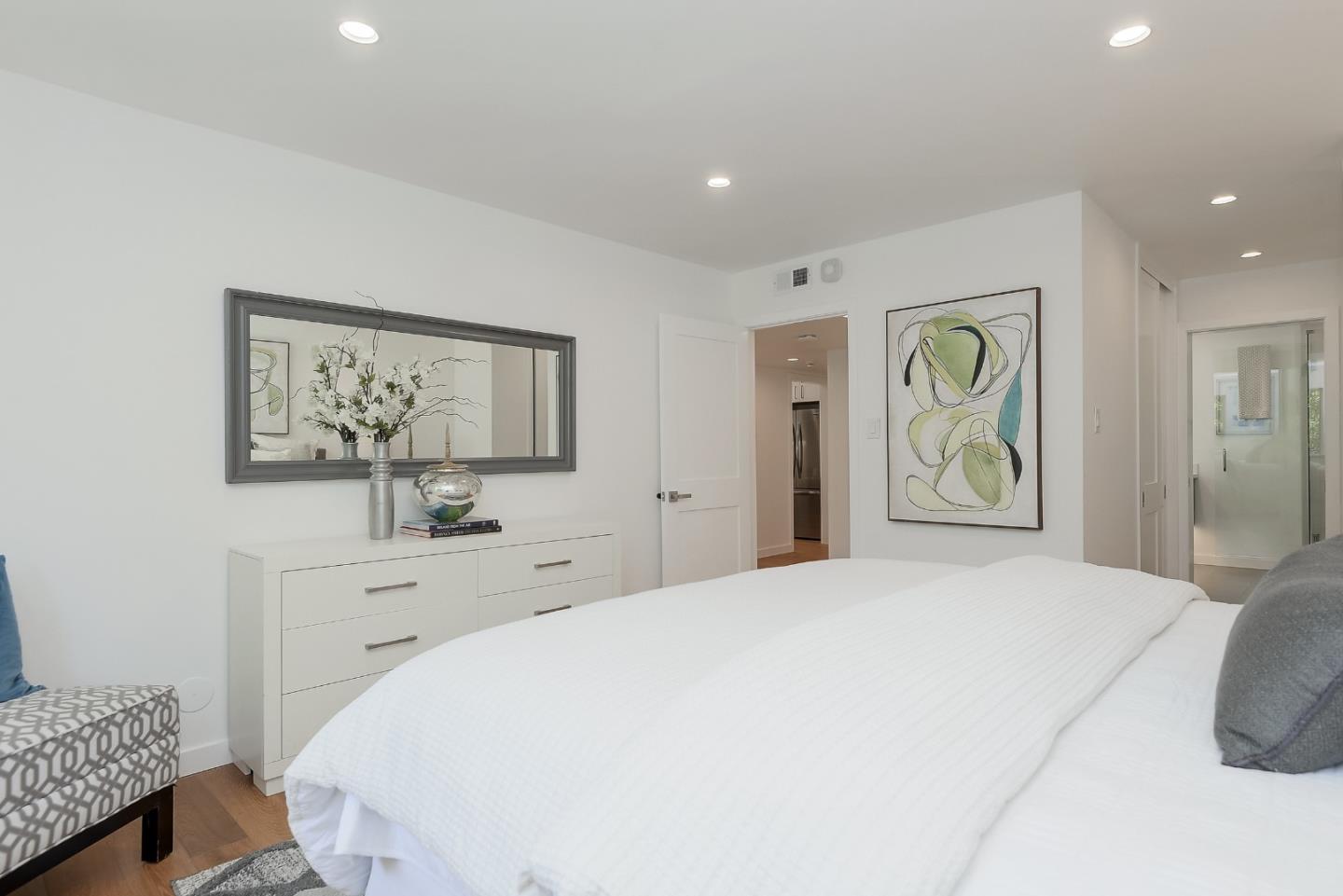 Detail Gallery Image 12 of 22 For 21 Willow Rd #24,  Menlo Park,  CA 94025 - 2 Beds | 2 Baths