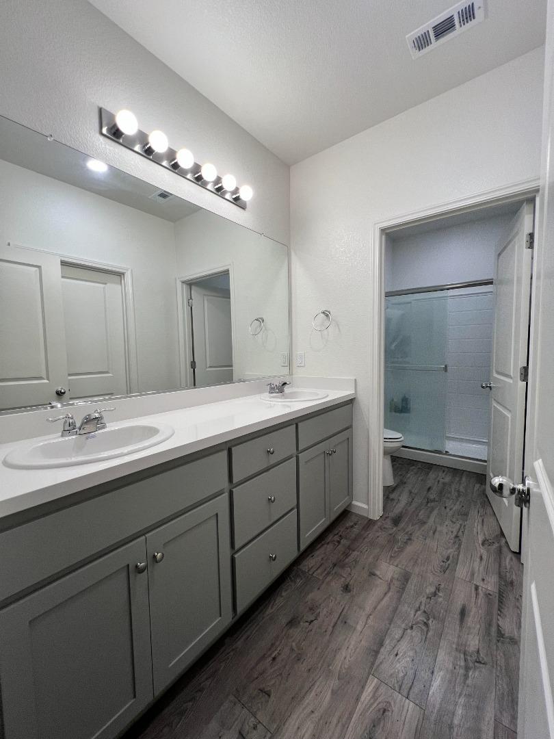 Detail Gallery Image 6 of 13 For 15385 Trolley St, Lathrop,  CA 95330 - 3 Beds | 2 Baths