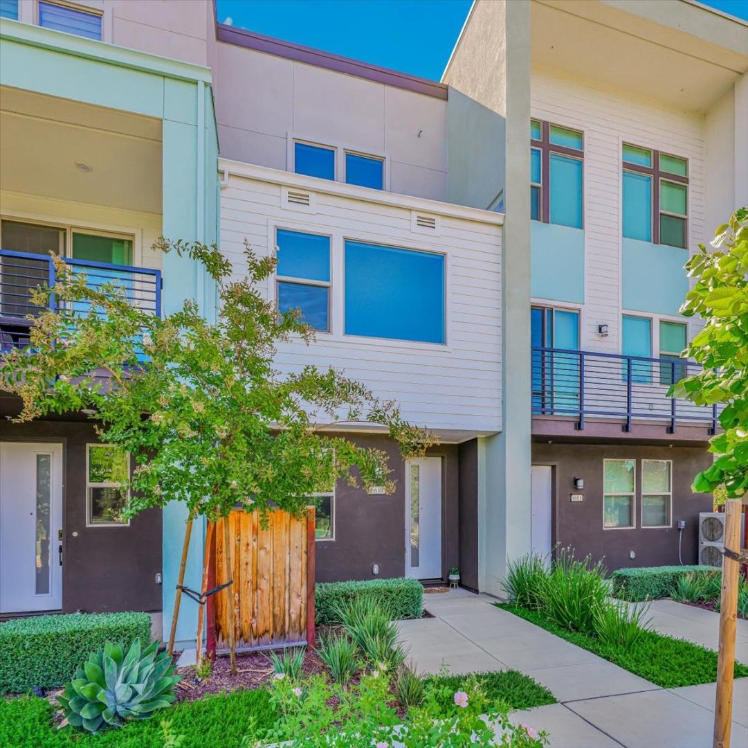 Detail Gallery Image 1 of 1 For 6605 Vibrant Loop, San Jose,  CA 95119 - 3 Beds | 3/1 Baths