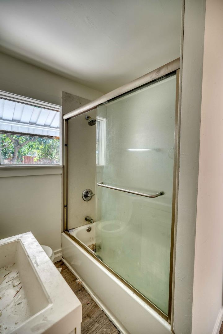 Detail Gallery Image 13 of 36 For 1508 Bay Rd, East Palo Alto,  CA 94303 - 3 Beds | 1/1 Baths