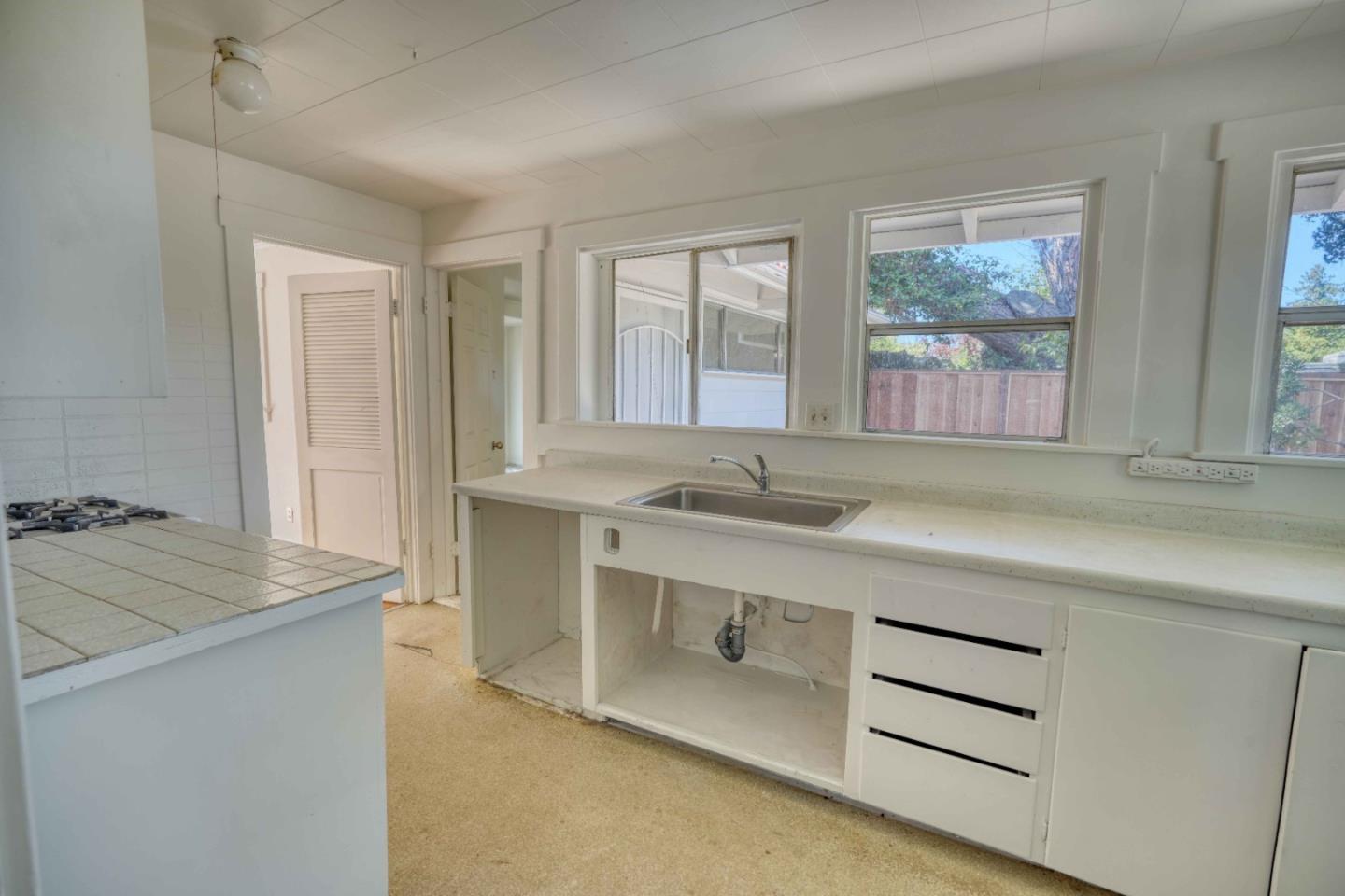 Detail Gallery Image 7 of 36 For 1508 Bay Rd, East Palo Alto,  CA 94303 - 3 Beds | 1/1 Baths