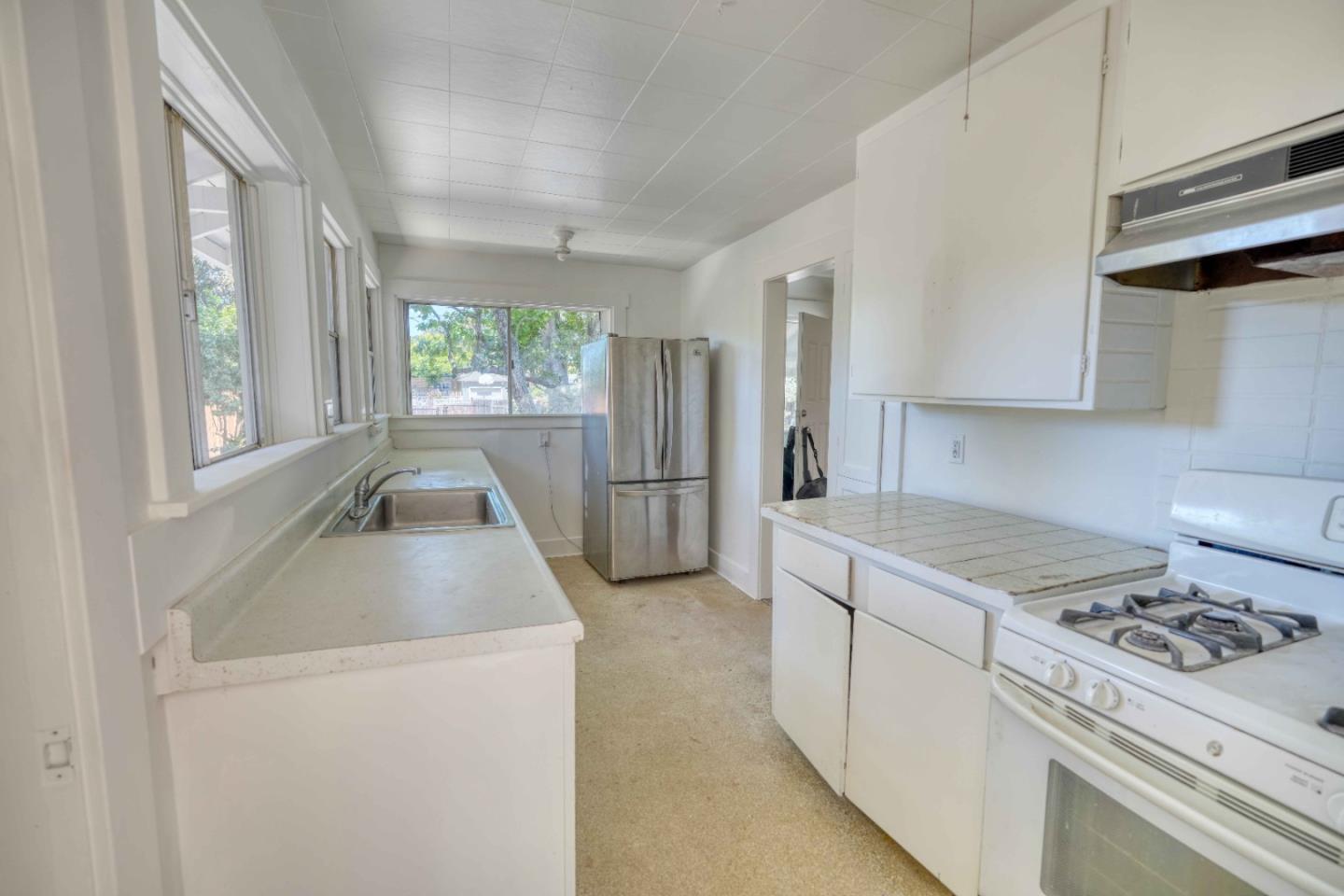 Detail Gallery Image 8 of 36 For 1508 Bay Rd, East Palo Alto,  CA 94303 - 3 Beds | 1/1 Baths