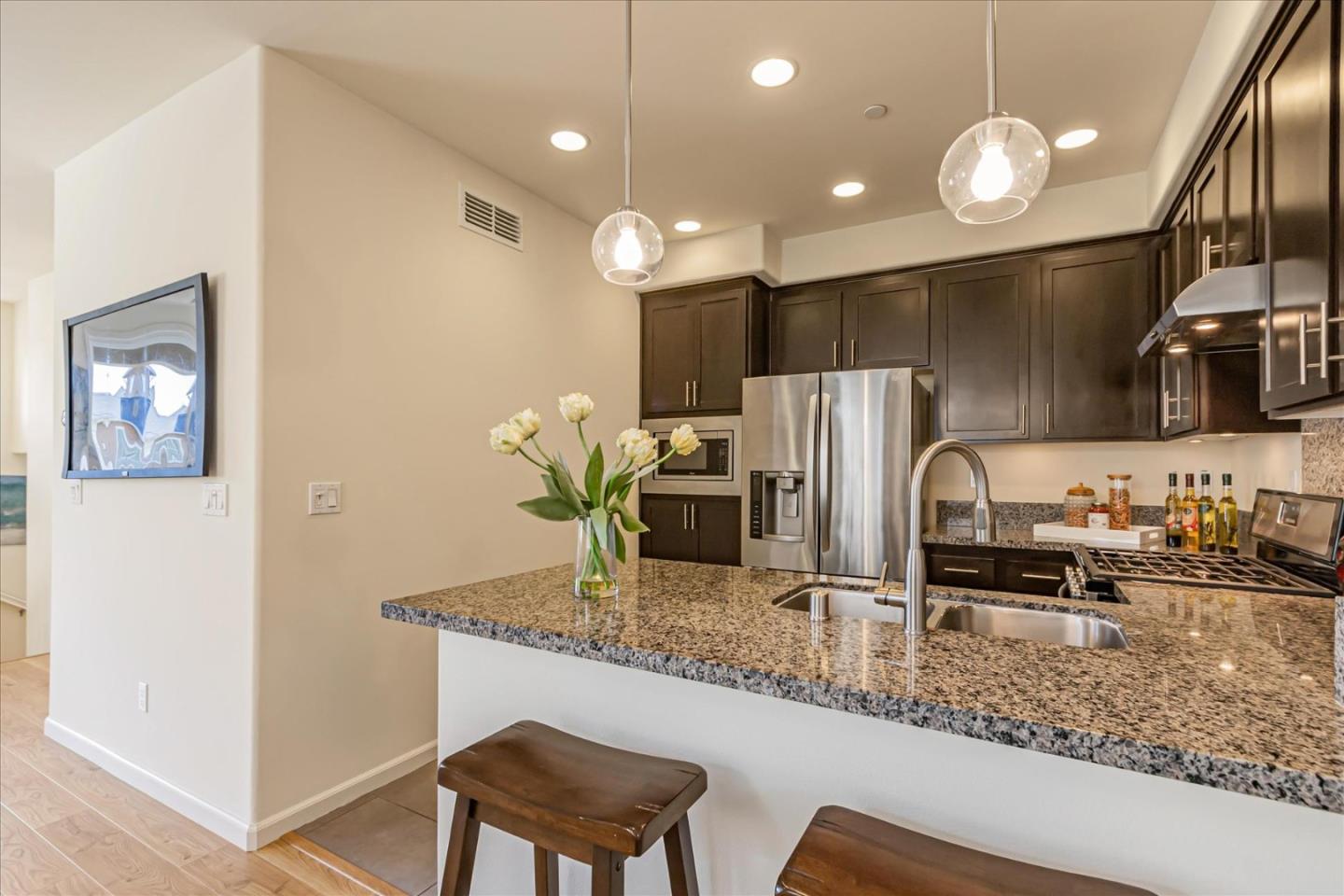 Detail Gallery Image 8 of 40 For 1350 Nestwood Way, Milpitas,  CA 95035 - 2 Beds | 2/1 Baths