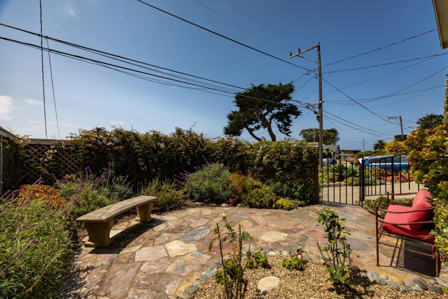 Detail Gallery Image 8 of 61 For 667 Kelmore St, Moss Beach,  CA 94038 - 4 Beds | 2 Baths