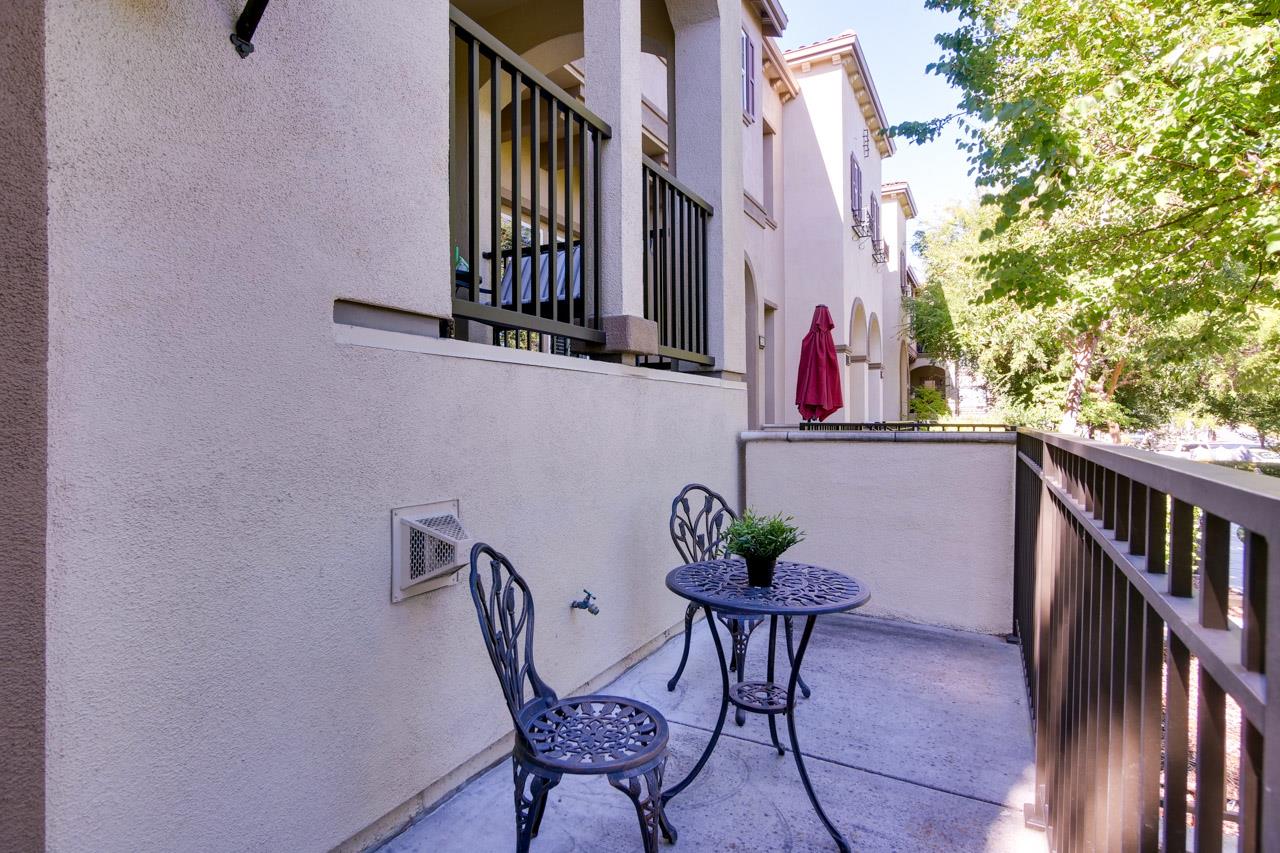 Detail Gallery Image 3 of 31 For 2194 Santoro Ln, San Jose,  CA 95124 - 2 Beds | 2 Baths