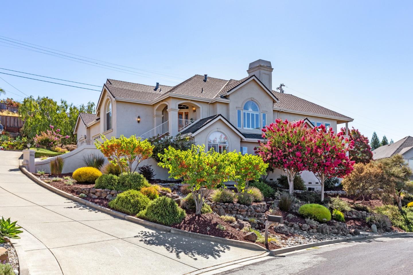 Detail Gallery Image 4 of 41 For 3502 Ambra Way, San Jose,  CA 95132 - 4 Beds | 3/1 Baths