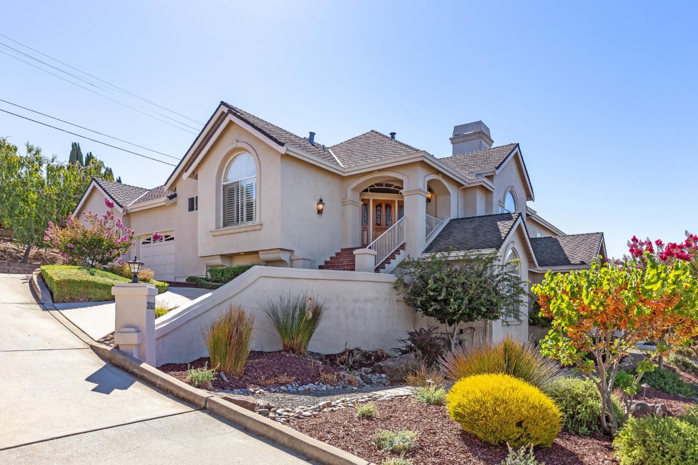 Detail Gallery Image 5 of 41 For 3502 Ambra Way, San Jose,  CA 95132 - 4 Beds | 3/1 Baths