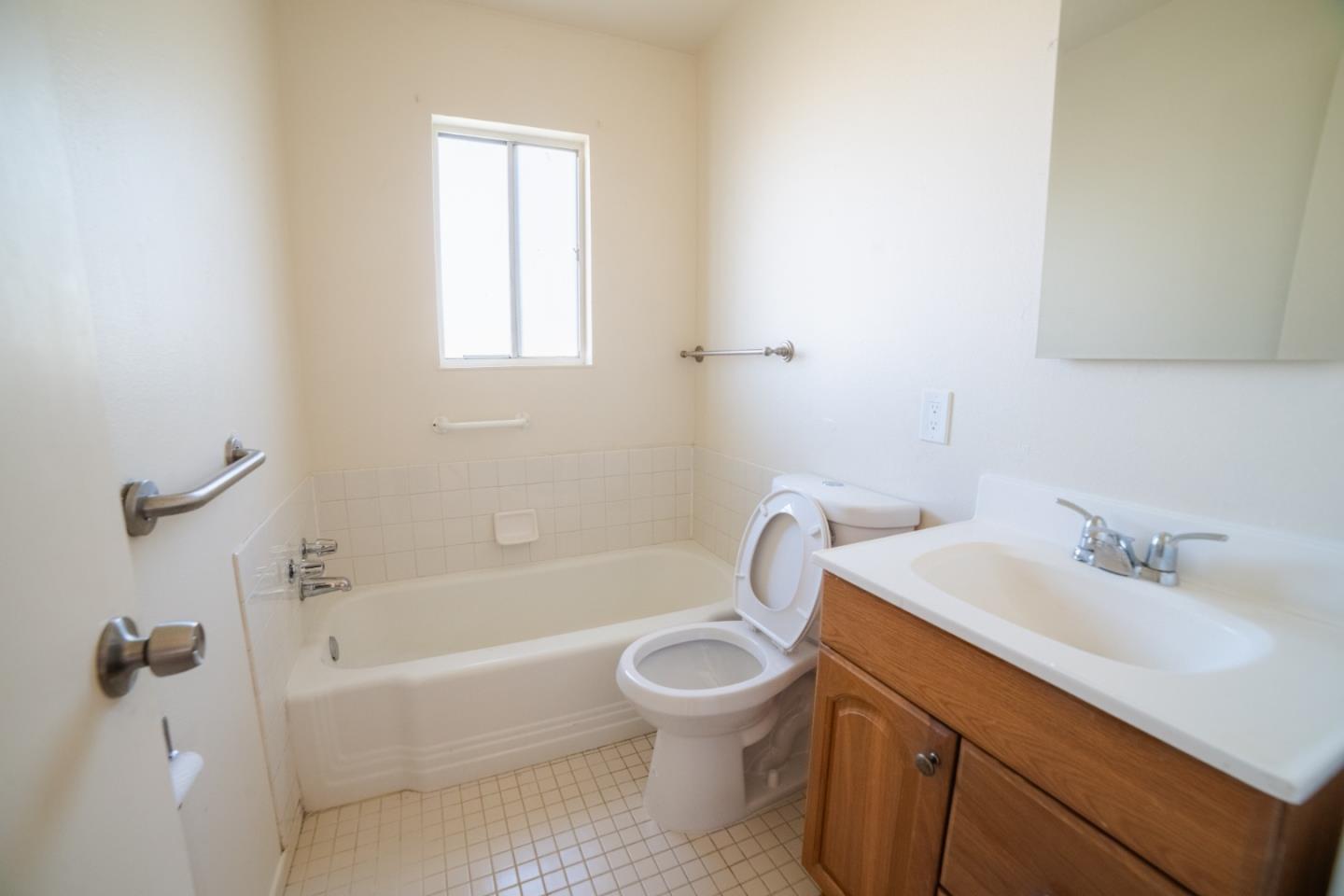 Detail Gallery Image 5 of 16 For 726 Arizona Ave, Los Banos,  CA 93635 - 3 Beds | 2 Baths