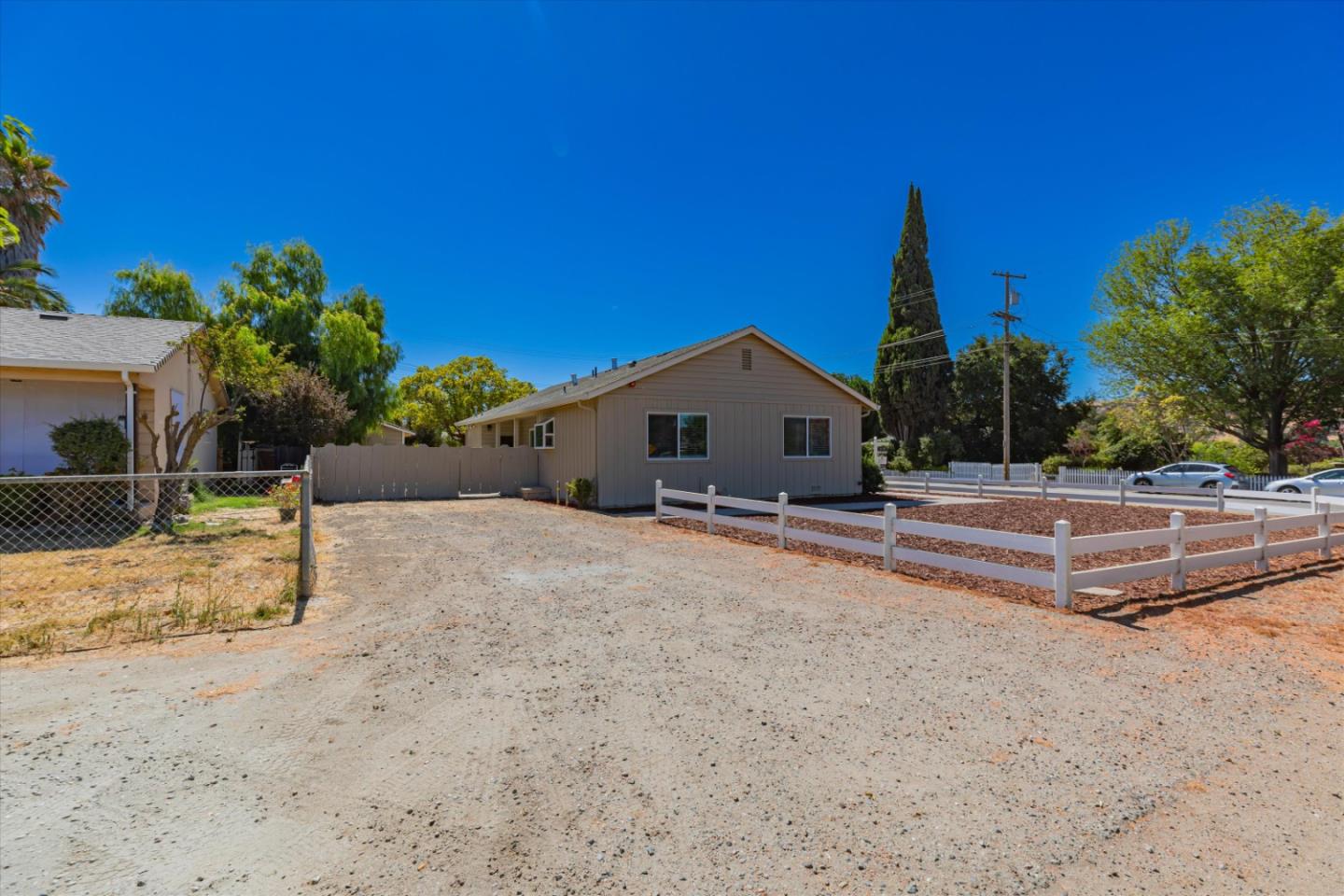 Detail Gallery Image 5 of 40 For 6801 F St, Tres Pinos,  CA 95075 - 3 Beds | 2 Baths