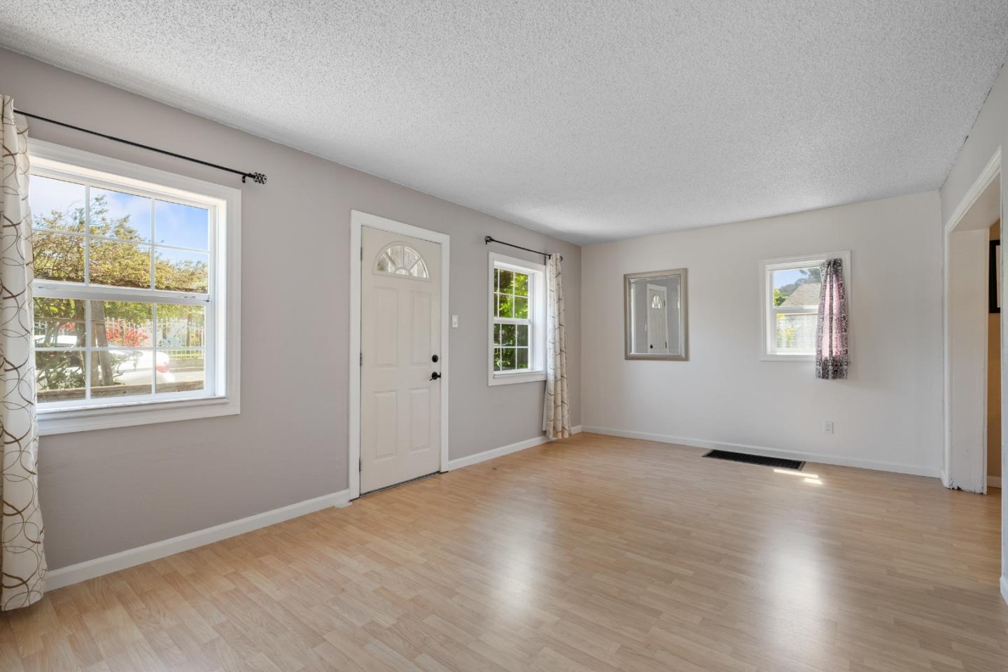 Detail Gallery Image 24 of 31 For 924 Smith Ave, Pinole,  CA 94564 - 2 Beds | 1 Baths
