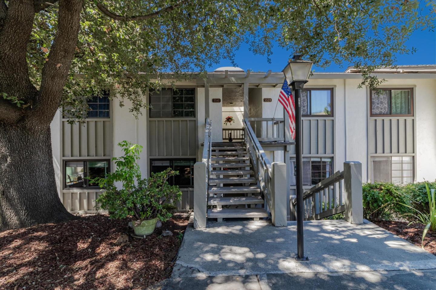 Detail Gallery Image 1 of 1 For 5539 Cribari Cir, San Jose,  CA 95135 - 2 Beds | 2 Baths