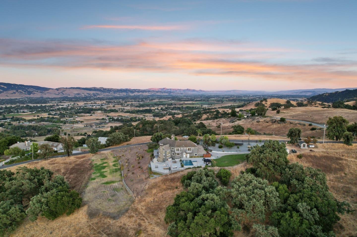 Detail Gallery Image 101 of 113 For 1915 Hayes Ln, San Martin,  CA 95046 - 5 Beds | 5/1 Baths