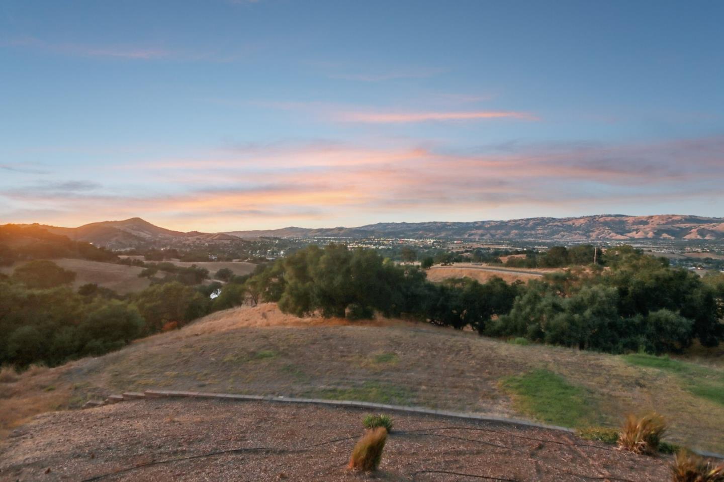 Detail Gallery Image 85 of 113 For 1915 Hayes Ln, San Martin,  CA 95046 - 5 Beds | 5/1 Baths